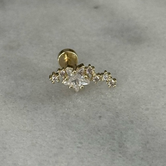 Gold Star Burst Arch Crystal Cartilage Earring - Picture 3 of 5